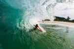 Katie McConnell, Praia de Itacoatiara, Niterói (RJ), swell, surfe de peito, jacaré, bodysurf, surf, handsurf, swell, big waves. Foto: Matheus Couto