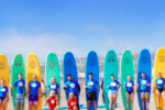 Com aulas de surfe para iniciantes e intermediários, a Pacific Surf School já contou com mais de 200 mil alunos desde a sua fundação, em 1997. Foto: Divulgação